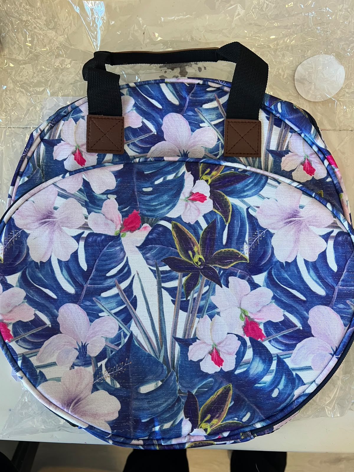 Circular embroidery and needlework storage bag